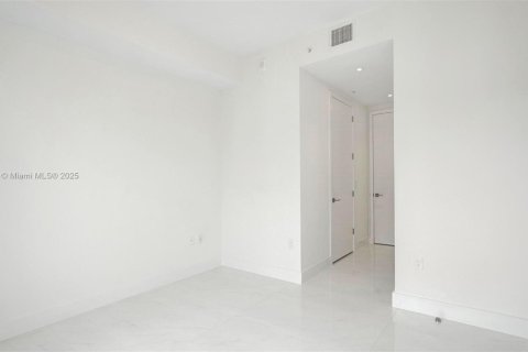 Condominio en alquiler en Coral Gables, Florida, 3 dormitorios, 100.8 m2 № 1953332 - foto 14