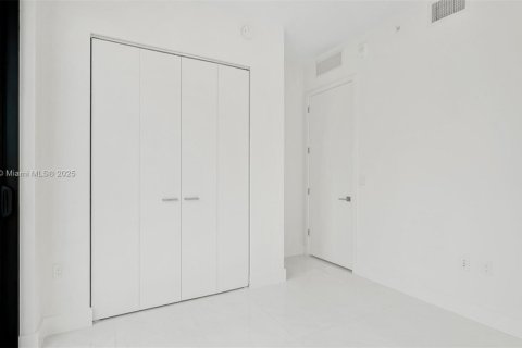 Condominio en alquiler en Coral Gables, Florida, 3 dormitorios, 100.8 m2 № 1953332 - foto 21