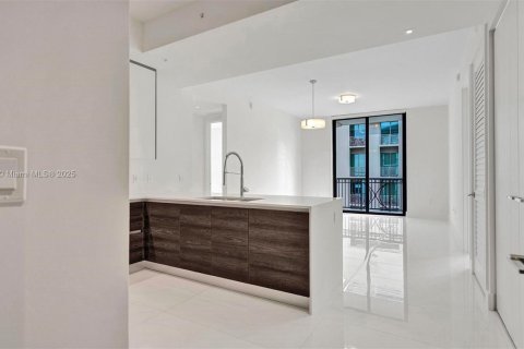 Condominio en alquiler en Coral Gables, Florida, 3 dormitorios, 100.8 m2 № 1953332 - foto 3