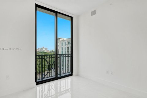 Condominio en alquiler en Coral Gables, Florida, 3 dormitorios, 100.8 m2 № 1953332 - foto 25