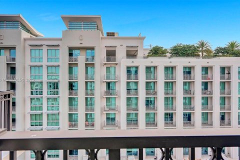 Condominio en alquiler en Coral Gables, Florida, 3 dormitorios, 100.8 m2 № 1953332 - foto 18