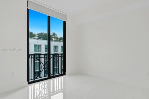 Condominio en alquiler en Coral Gables, Florida, 3 dormitorios, 100.8 m2 № 1953332 - foto 10