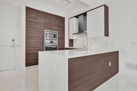 Condominio en alquiler en Coral Gables, Florida, 3 dormitorios, 100.8 m2 № 1953332 - foto 7