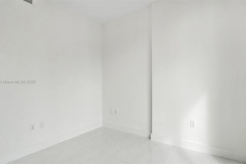 Condominio en alquiler en Coral Gables, Florida, 3 dormitorios, 100.8 m2 № 1953332 - foto 20