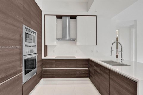 Condominio en alquiler en Coral Gables, Florida, 3 dormitorios, 100.8 m2 № 1953332 - foto 9