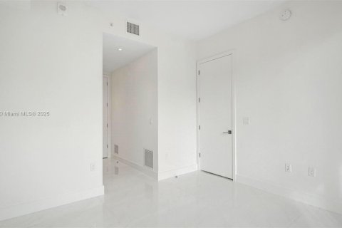 Condominio en alquiler en Coral Gables, Florida, 3 dormitorios, 100.8 m2 № 1953332 - foto 13