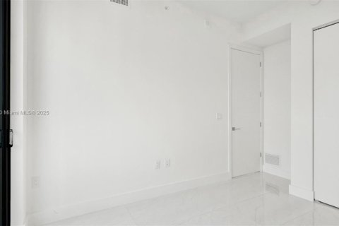 Condominio en alquiler en Coral Gables, Florida, 3 dormitorios, 100.8 m2 № 1953332 - foto 26