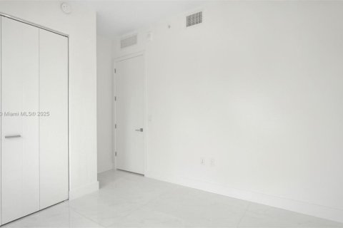 Condominio en alquiler en Coral Gables, Florida, 3 dormitorios, 100.8 m2 № 1953332 - foto 22