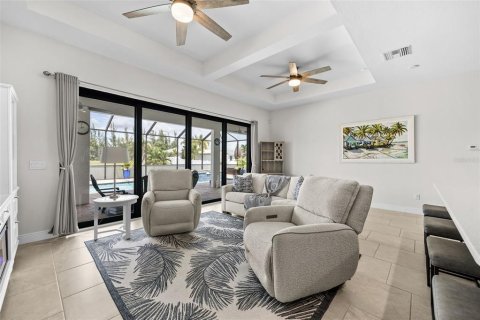 Casa en venta en Cape Coral, Florida, 3 dormitorios, 159.42 m2 № 2384038 - foto 12