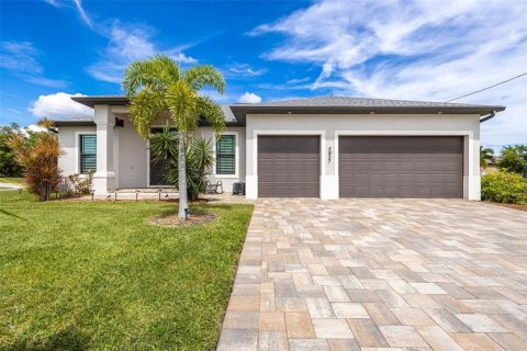Casa en Cape Coral, Florida 3 dormitorios, 159.42 m2 № 2384038