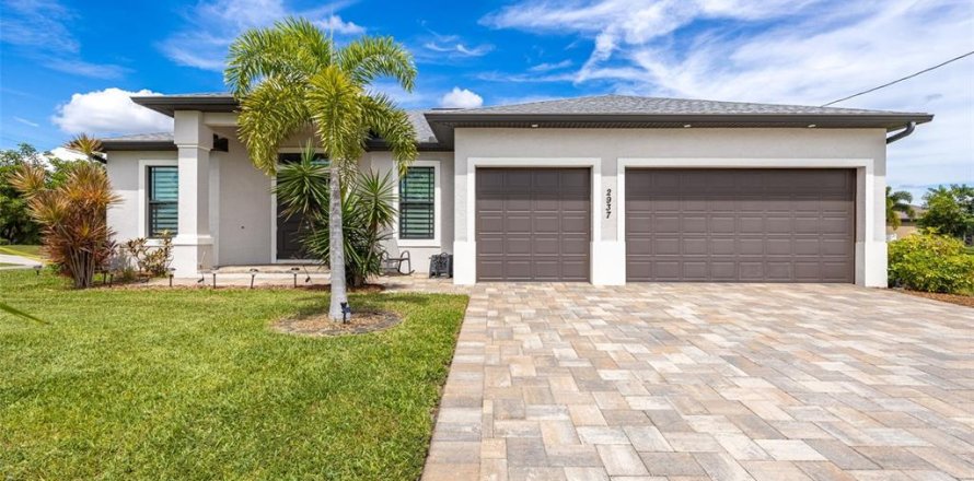 Casa en Cape Coral, Florida 3 dormitorios, 159.42 m2 № 2384038