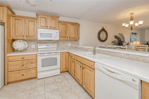 Condo in Punta Gorda, Florida, 2 bedrooms № 2115029 - photo 8