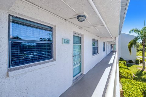 Condo in Punta Gorda, Florida, 2 bedrooms № 2115029 - photo 7