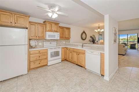 Condo in Punta Gorda, Florida, 2 bedrooms № 2115029 - photo 10
