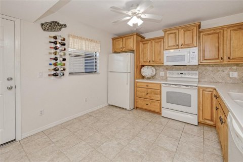 Condo in Punta Gorda, Florida, 2 bedrooms № 2115029 - photo 3