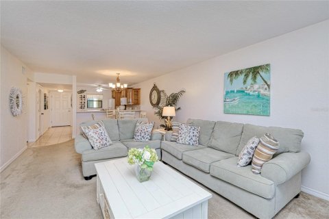 Condo in Punta Gorda, Florida, 2 bedrooms № 2115029 - photo 16
