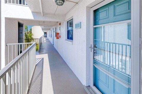 Condo in Punta Gorda, Florida, 2 bedrooms № 2115029 - photo 2
