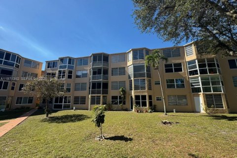 Condominio en Miami, Florida, 2 dormitorios  № 2032260