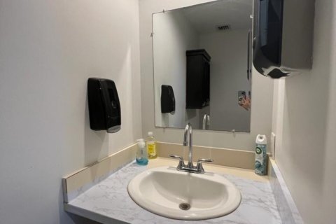 Commercial property in Pompano Beach, Florida № 652672