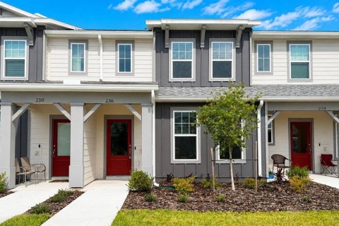Adosado en Kissimmee, Florida 3 dormitorios, 155.43 m2 № 2095987