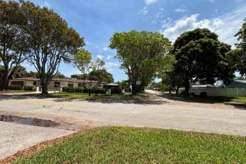 House in Lake Park, Florida 3 bedrooms, 192.31 sq.m. № 2154734 - photo 22