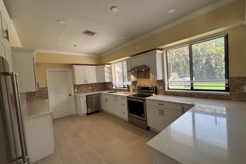 House in Lake Park, Florida 3 bedrooms, 192.31 sq.m. № 2154734 - photo 9