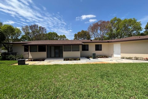 House in Lake Park, Florida 3 bedrooms, 192.31 sq.m. № 2154734 - photo 5