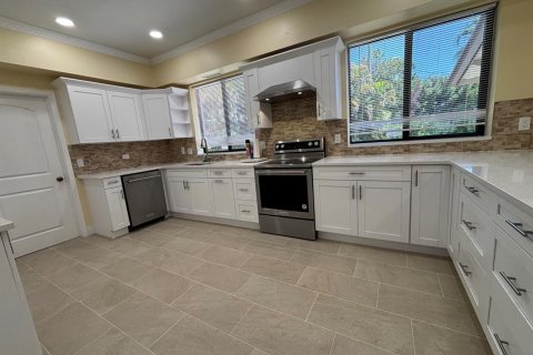 House in Lake Park, Florida 3 bedrooms, 192.31 sq.m. № 2154734 - photo 11