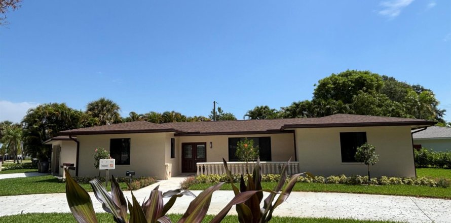 House in Lake Park, Florida 3 bedrooms, 192.31 sq.m. № 2154734