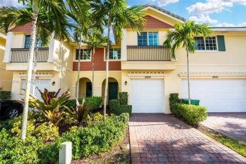 Adosado en alquiler en Davie, Florida, 3 dormitorios, 160.16 m2 № 1992006 - foto 2