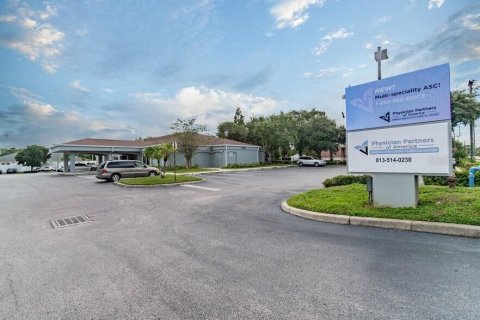 Commercial property in Tampa, Florida 746.56 sq.m. № 2233374 - photo 5