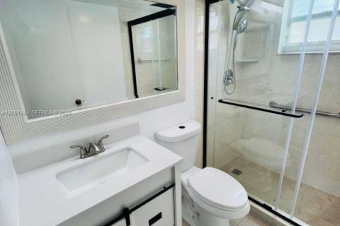 Condo in Coral Springs, Florida, 2 bedrooms  № 2068939 - photo 12