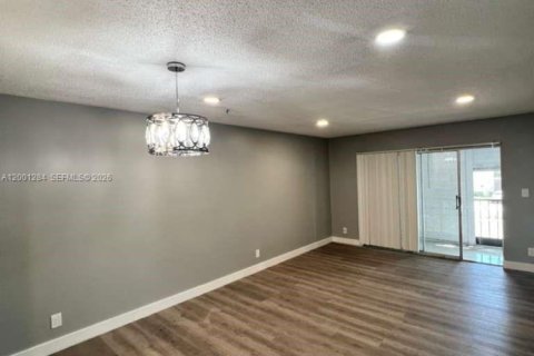 Condo in Coral Springs, Florida, 2 bedrooms  № 2068939 - photo 20