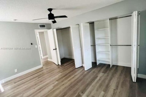 Condo in Coral Springs, Florida, 2 bedrooms  № 2068939 - photo 14