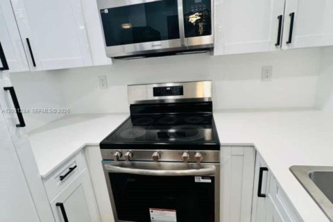 Condo in Coral Springs, Florida, 2 bedrooms  № 2068939 - photo 3