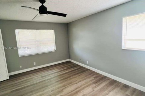 Condo in Coral Springs, Florida, 2 bedrooms  № 2068939 - photo 18