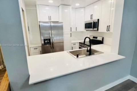 Condo in Coral Springs, Florida, 2 bedrooms  № 2068939