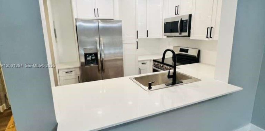 Condo in Coral Springs, Florida, 2 bedrooms  № 2068939