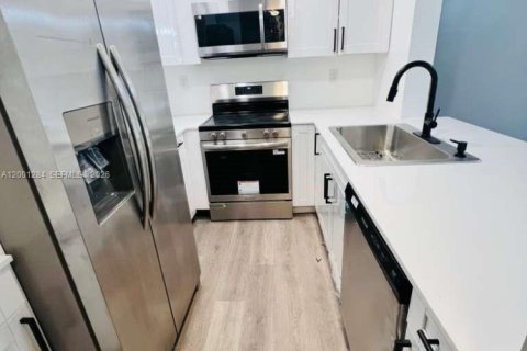 Condo in Coral Springs, Florida, 2 bedrooms  № 2068939 - photo 6