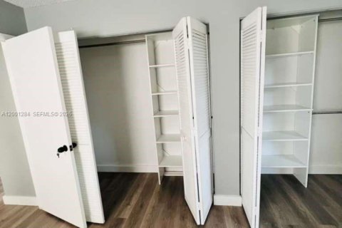 Condo in Coral Springs, Florida, 2 bedrooms  № 2068939 - photo 19