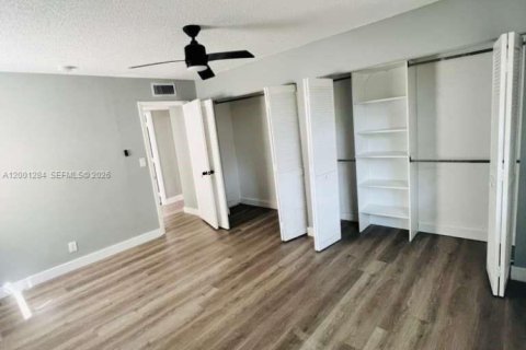 Condo in Coral Springs, Florida, 2 bedrooms  № 2068939 - photo 13