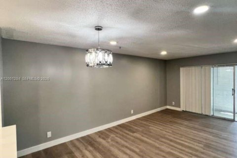 Condo in Coral Springs, Florida, 2 bedrooms  № 2068939 - photo 17