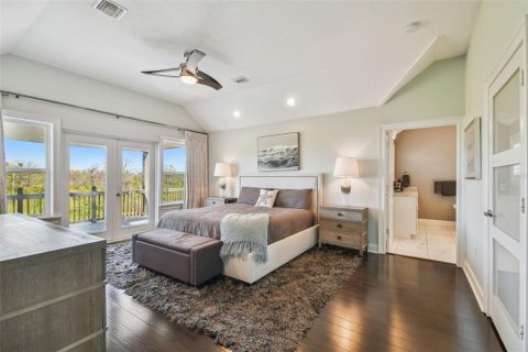 House in Tarpon Springs, Florida 4 bedrooms, 287.07 sq.m. № 1654876 - photo 30