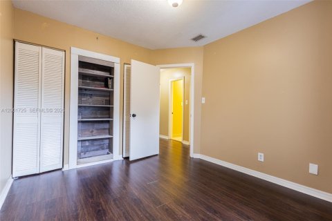 Touwnhouse à vendre à Miami, Floride: 3 chambres, 151.62 m2 № 2065877 - photo 21