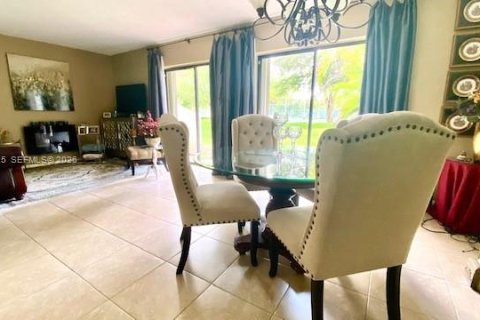Touwnhouse à vendre à Miami, Floride: 3 chambres, 151.62 m2 № 2065877 - photo 6