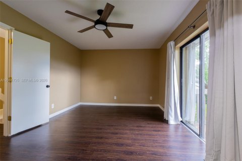 Touwnhouse à vendre à Miami, Floride: 3 chambres, 151.62 m2 № 2065877 - photo 15