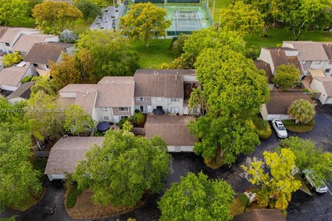 Touwnhouse à vendre à Miami, Floride: 3 chambres, 151.62 m2 № 2065877 - photo 24