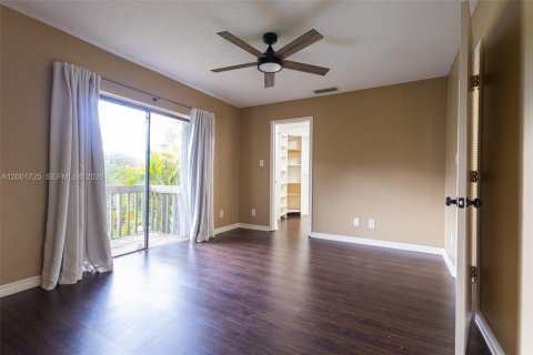 Touwnhouse à vendre à Miami, Floride: 3 chambres, 151.62 m2 № 2065877 - photo 14