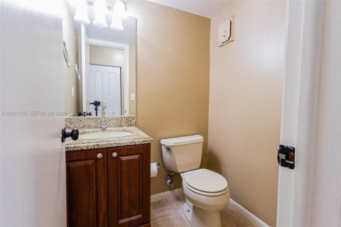 Touwnhouse à vendre à Miami, Floride: 3 chambres, 151.62 m2 № 2065877 - photo 11