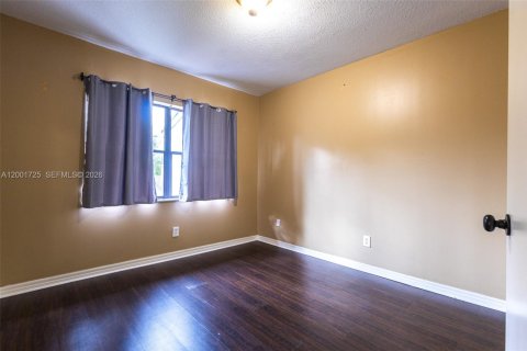 Touwnhouse à vendre à Miami, Floride: 3 chambres, 151.62 m2 № 2065877 - photo 22